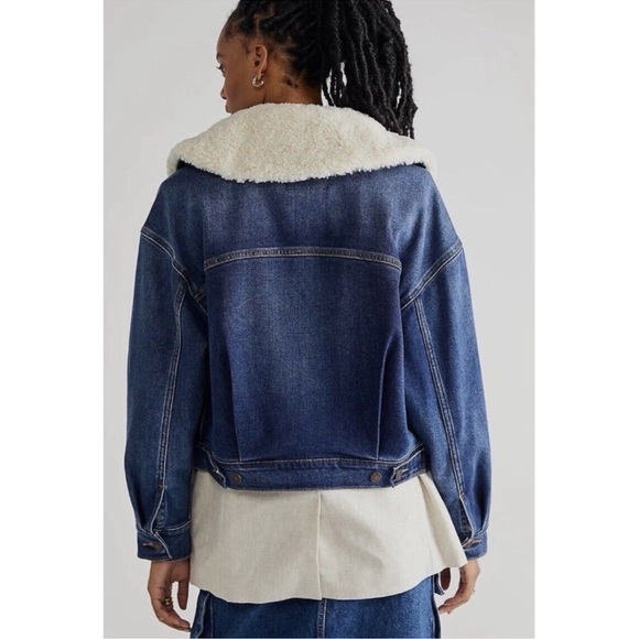 NWT Levi's Denim Jacket Sherpa Fleece Baby Bubble Trucker Jacket Dark Wash Small - Picture 13 of 13